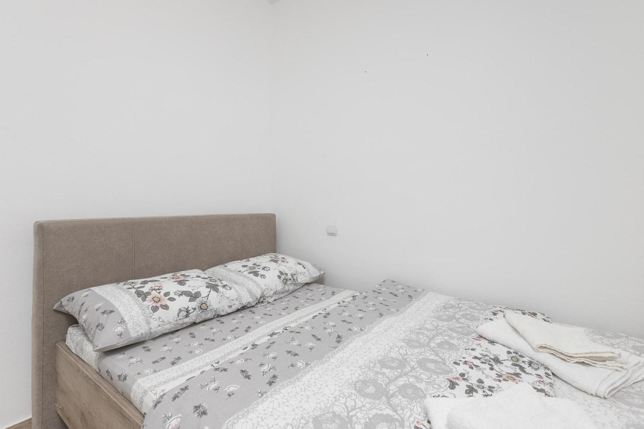 Muo Sea Front Apartments Kotor Buitenkant foto