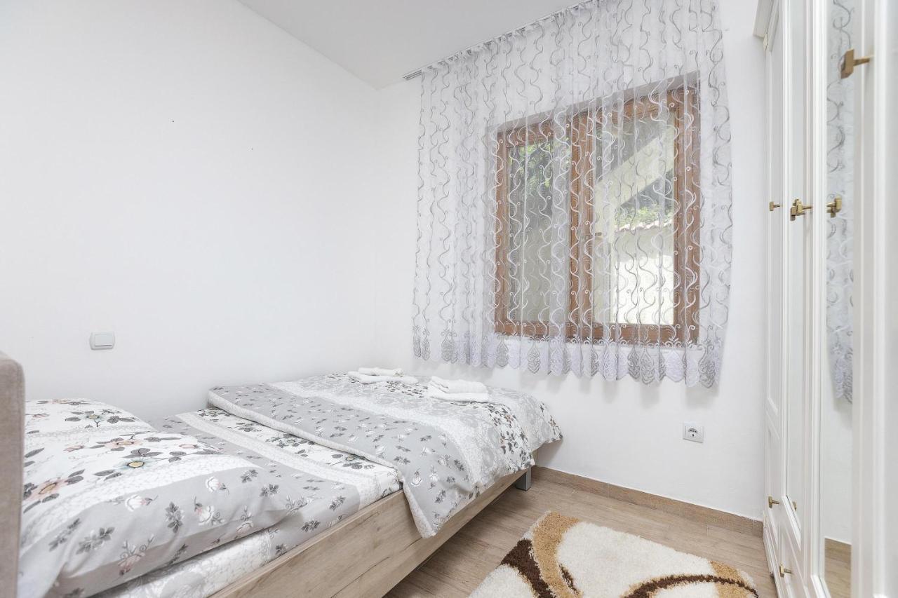Muo Sea Front Apartments Kotor Buitenkant foto