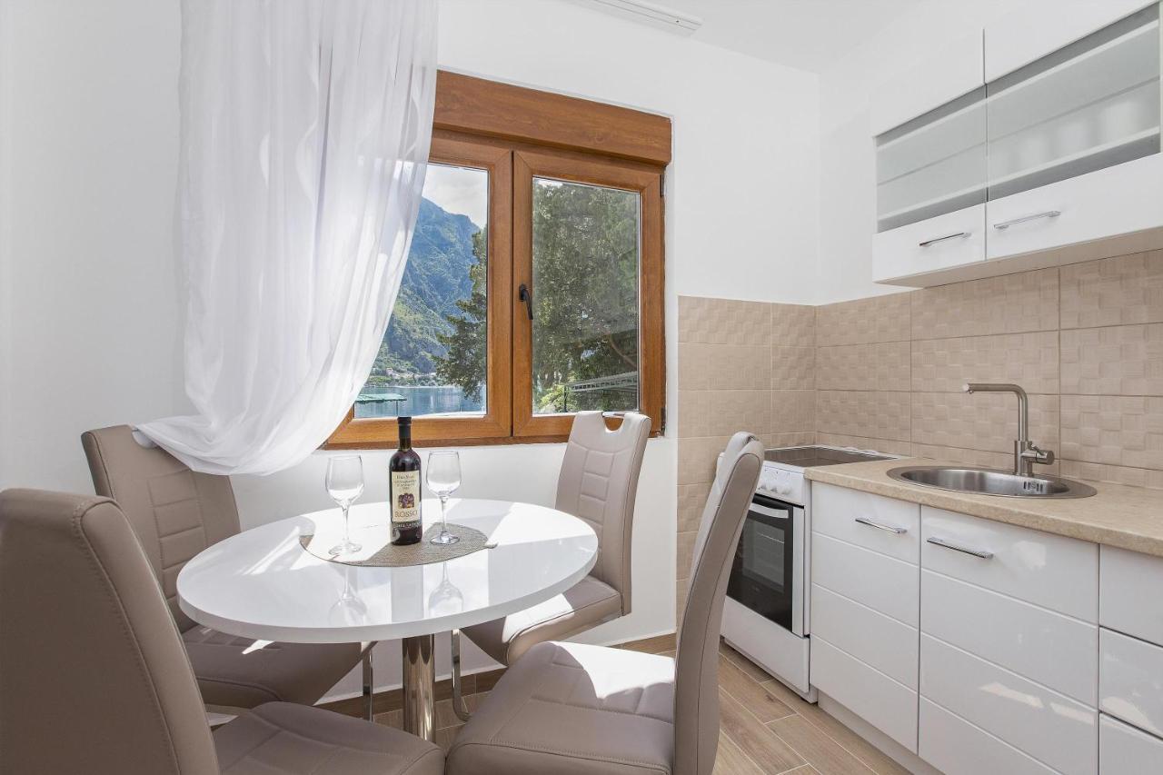 Muo Sea Front Apartments Kotor Buitenkant foto